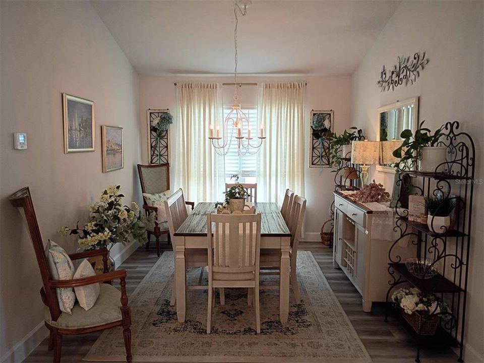 For Sale: $389,900 (4 beds, 2 baths, 1882 Square Feet)