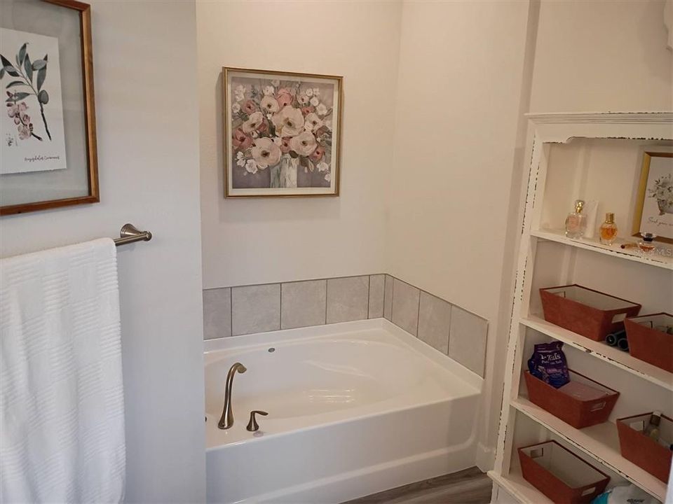 For Sale: $389,900 (4 beds, 2 baths, 1882 Square Feet)