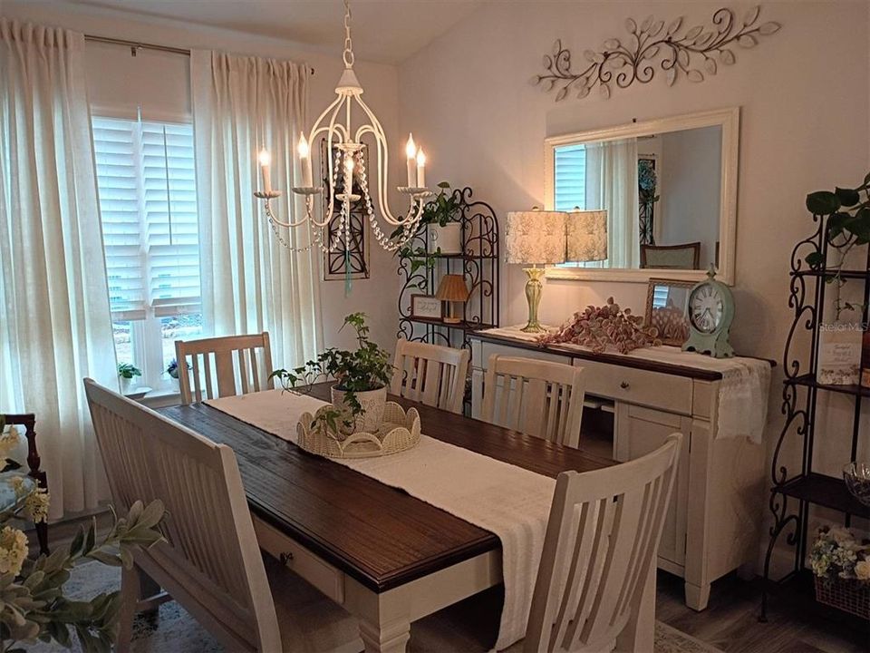 For Sale: $389,900 (4 beds, 2 baths, 1882 Square Feet)