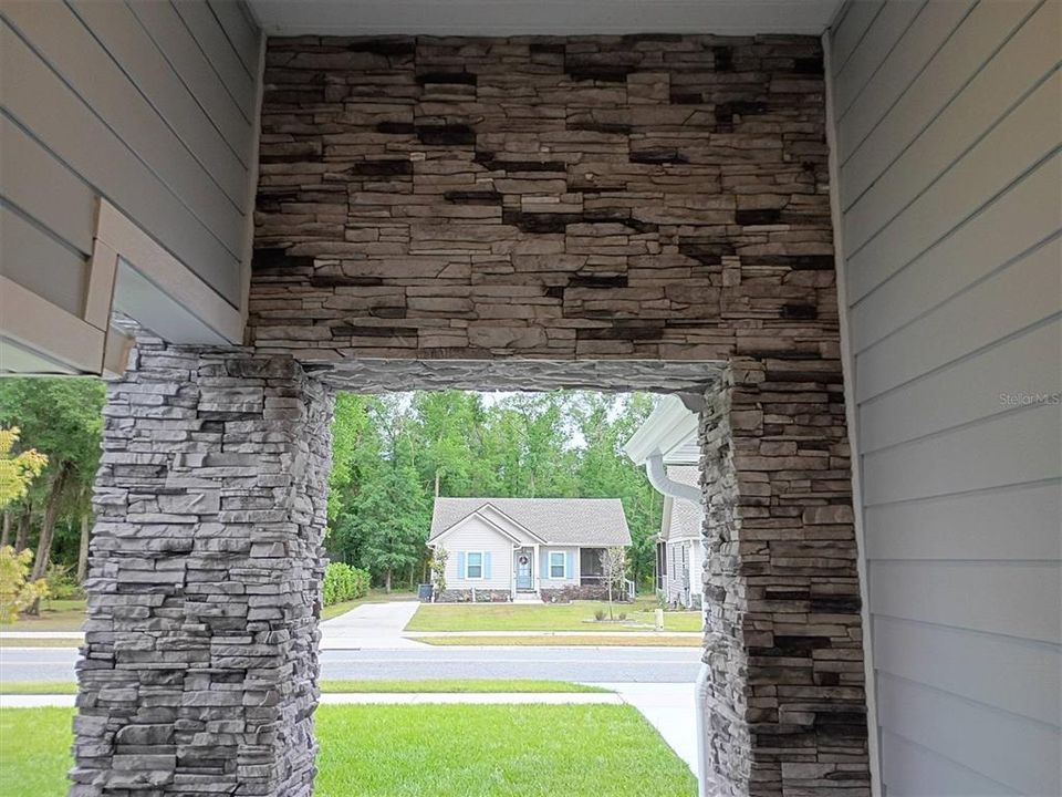 For Sale: $389,900 (4 beds, 2 baths, 1882 Square Feet)