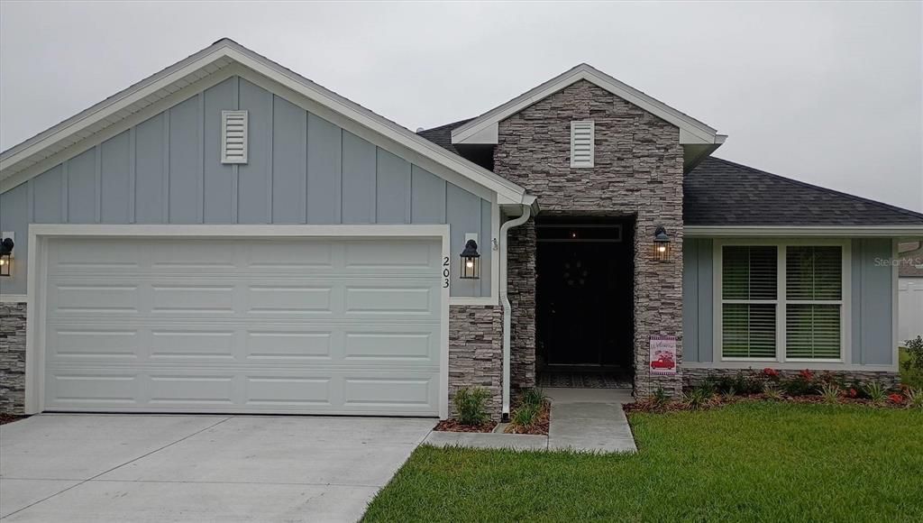 For Sale: $389,900 (4 beds, 2 baths, 1882 Square Feet)