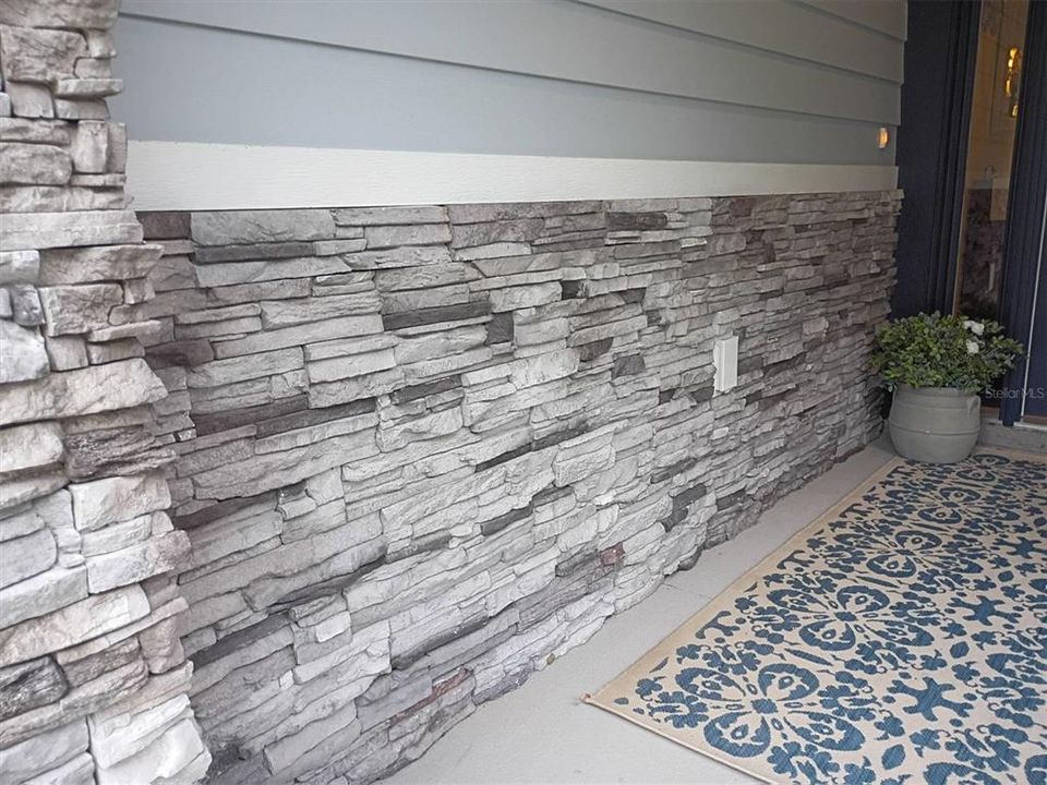 For Sale: $389,900 (4 beds, 2 baths, 1882 Square Feet)