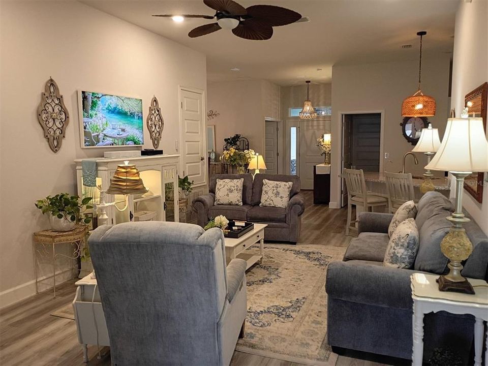 For Sale: $389,900 (4 beds, 2 baths, 1882 Square Feet)