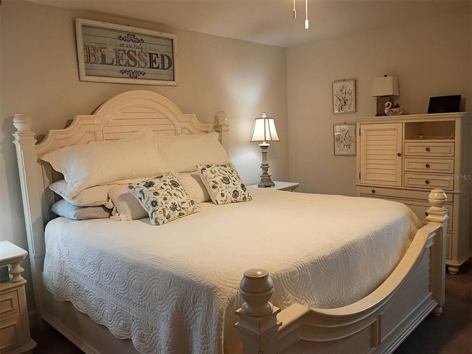 For Sale: $389,900 (4 beds, 2 baths, 1882 Square Feet)