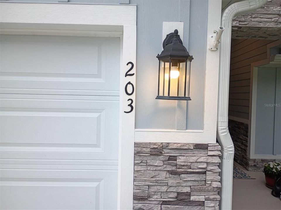 For Sale: $389,900 (4 beds, 2 baths, 1882 Square Feet)