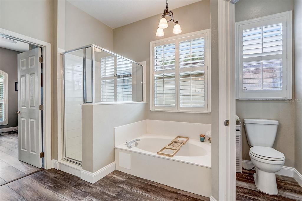Active With Contract: $640,000 (4 beds, 2 baths, 2432 Square Feet)