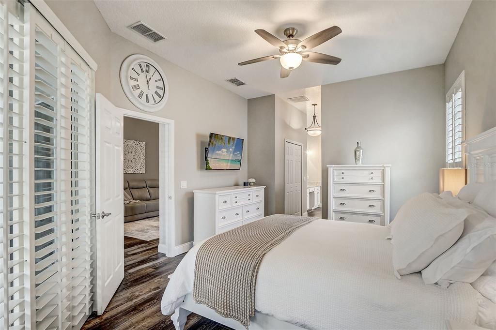 Active With Contract: $640,000 (4 beds, 2 baths, 2432 Square Feet)