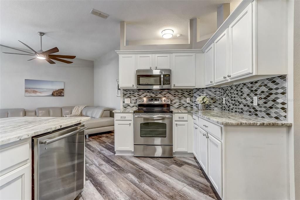 Active With Contract: $640,000 (4 beds, 2 baths, 2432 Square Feet)