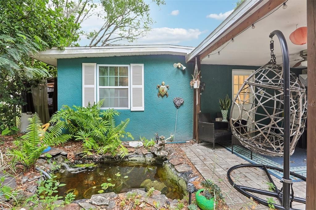 Active With Contract: $265,000 (2 beds, 2 baths, 910 Square Feet)