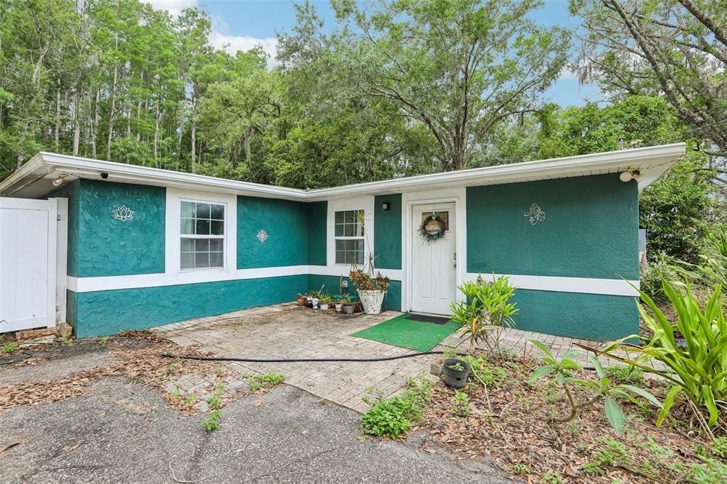 Active With Contract: $265,000 (2 beds, 2 baths, 910 Square Feet)