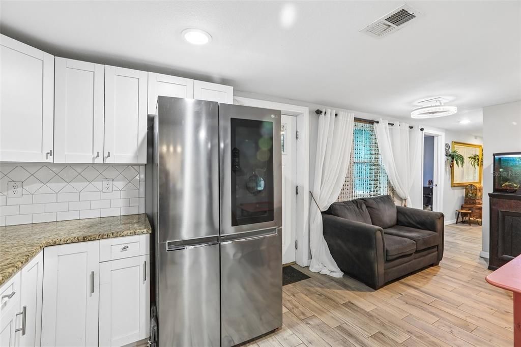 Active With Contract: $265,000 (2 beds, 2 baths, 910 Square Feet)
