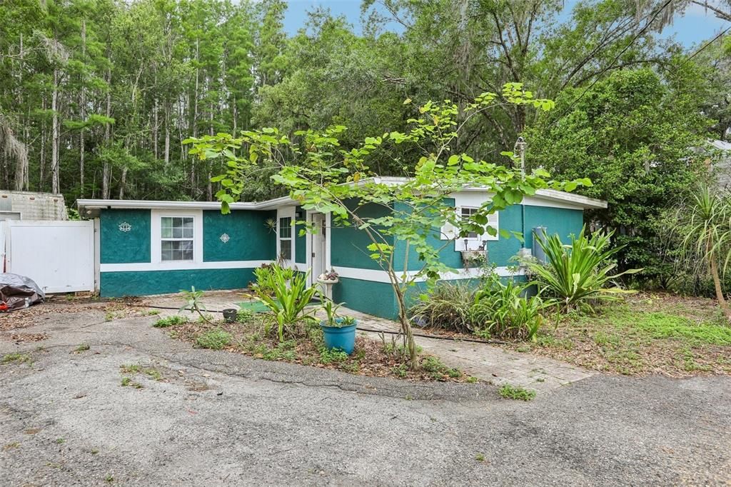 Active With Contract: $265,000 (2 beds, 2 baths, 910 Square Feet)
