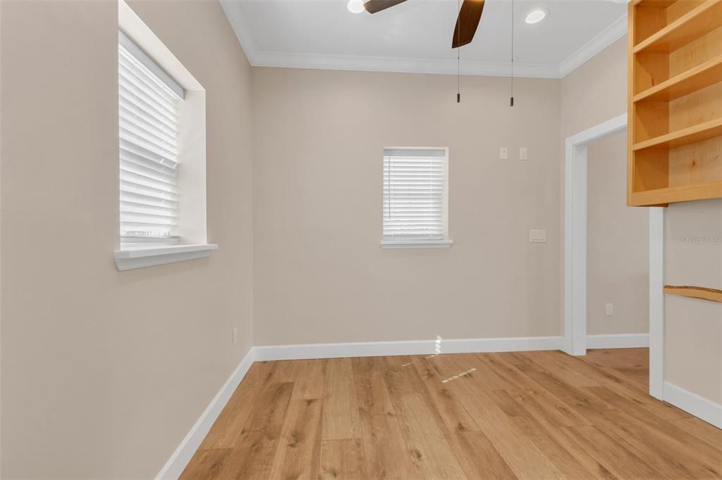 For Sale: $437,900 (1 beds, 1 baths, 1000 Square Feet)