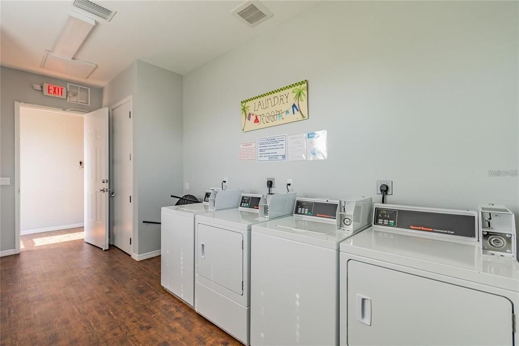 For Sale: $437,900 (1 beds, 1 baths, 1000 Square Feet)