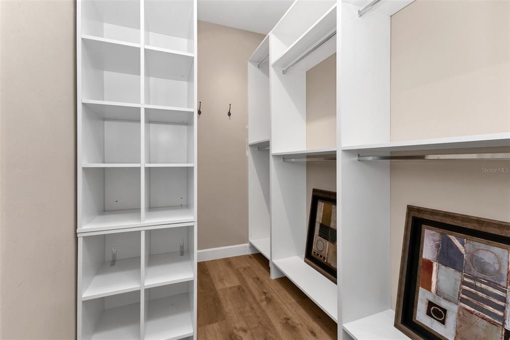For Sale: $437,900 (1 beds, 1 baths, 1000 Square Feet)