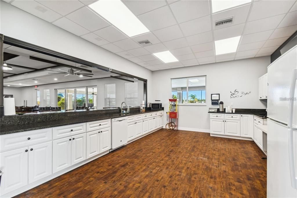For Sale: $437,900 (1 beds, 1 baths, 1000 Square Feet)