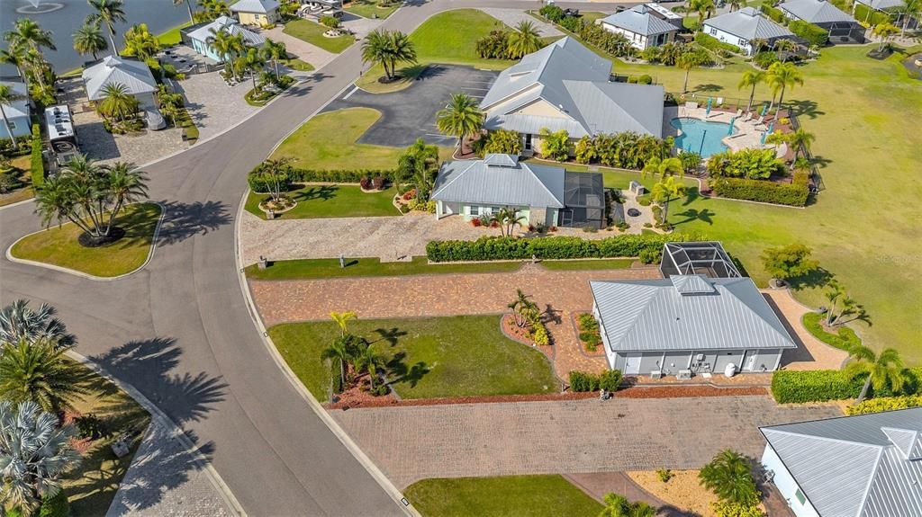 For Sale: $437,900 (1 beds, 1 baths, 1000 Square Feet)