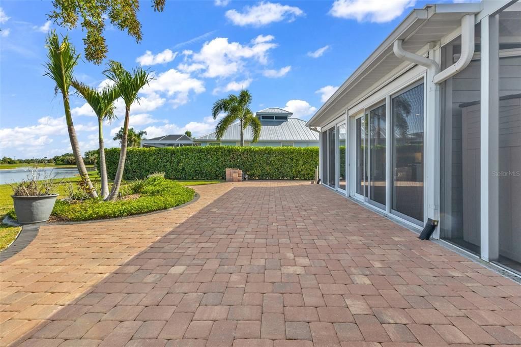 For Sale: $437,900 (1 beds, 1 baths, 1000 Square Feet)