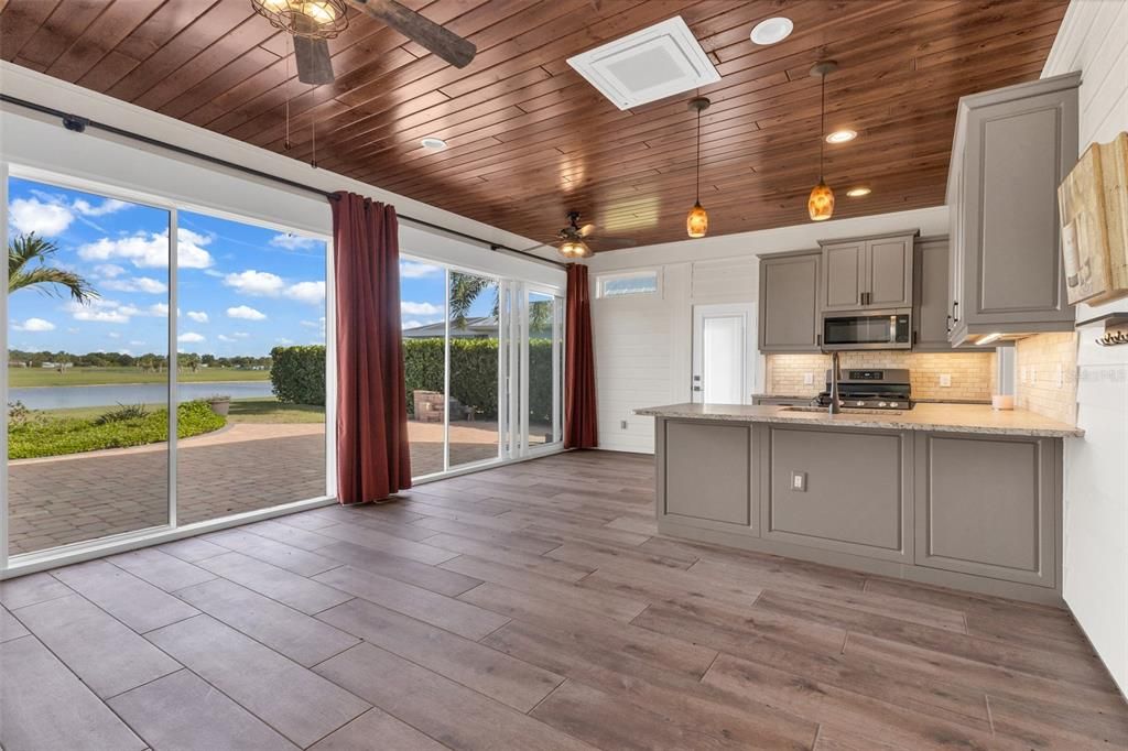For Sale: $437,900 (1 beds, 1 baths, 1000 Square Feet)