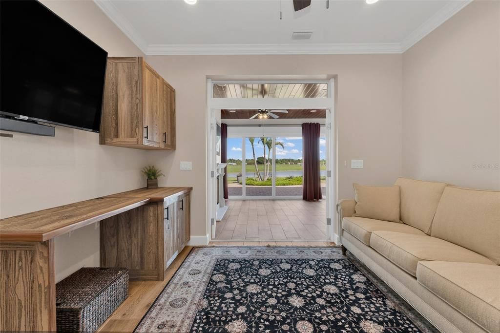 For Sale: $437,900 (1 beds, 1 baths, 1000 Square Feet)