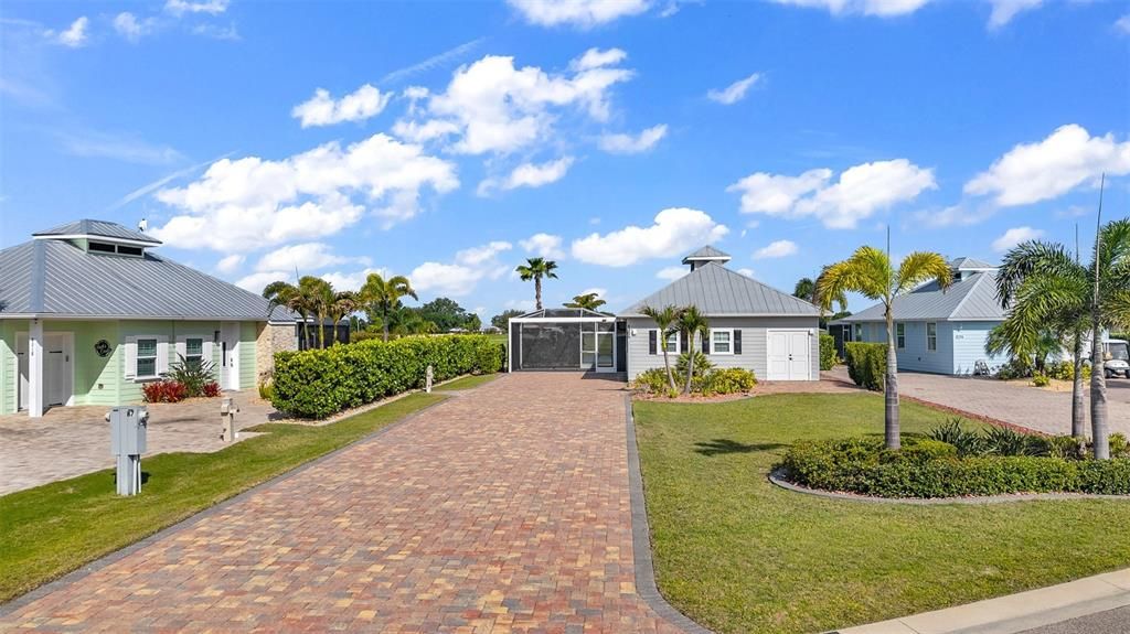 For Sale: $437,900 (1 beds, 1 baths, 1000 Square Feet)