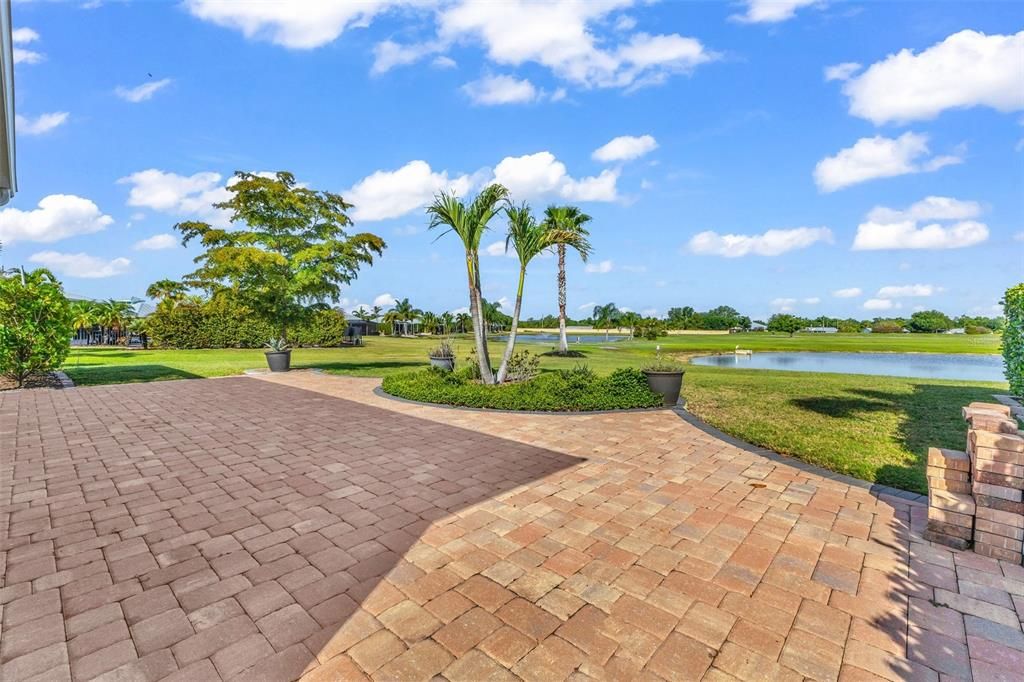 For Sale: $437,900 (1 beds, 1 baths, 1000 Square Feet)
