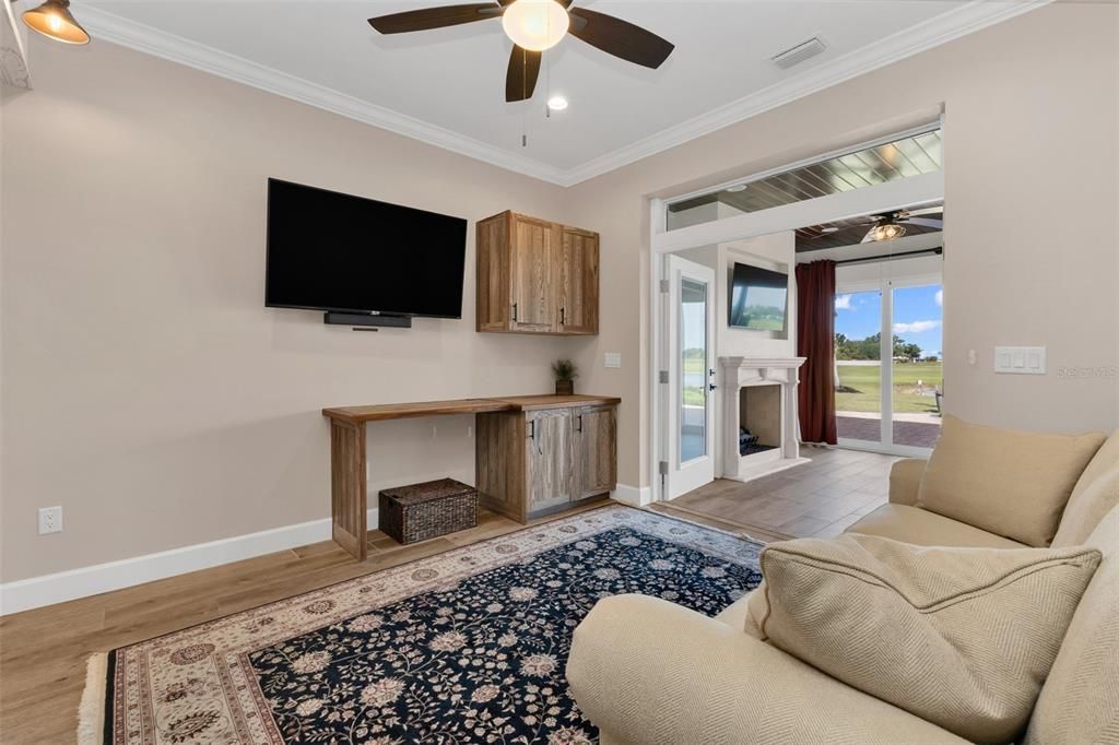 For Sale: $437,900 (1 beds, 1 baths, 1000 Square Feet)
