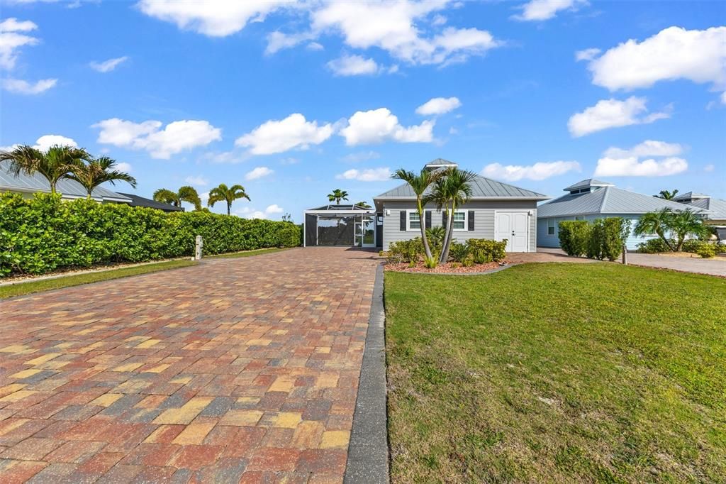 For Sale: $437,900 (1 beds, 1 baths, 1000 Square Feet)