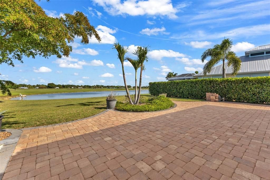 For Sale: $437,900 (1 beds, 1 baths, 1000 Square Feet)