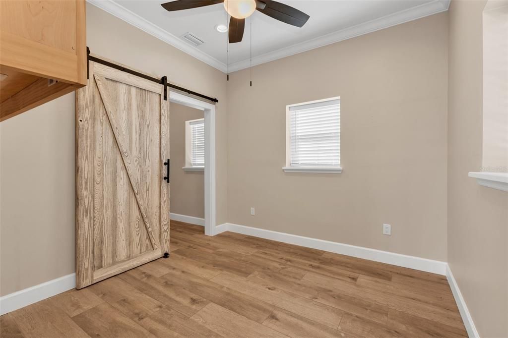 For Sale: $437,900 (1 beds, 1 baths, 1000 Square Feet)