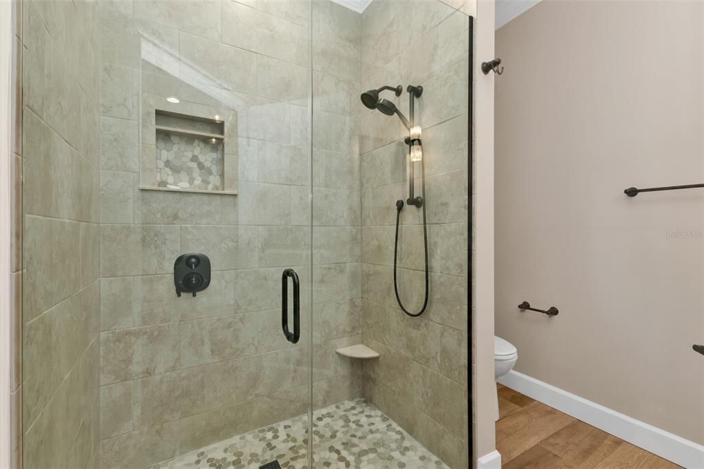 For Sale: $437,900 (1 beds, 1 baths, 1000 Square Feet)