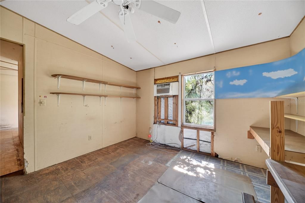 Activo con contrato: $249,000 (3 camas, 2 baños, 1248 Pies cuadrados)