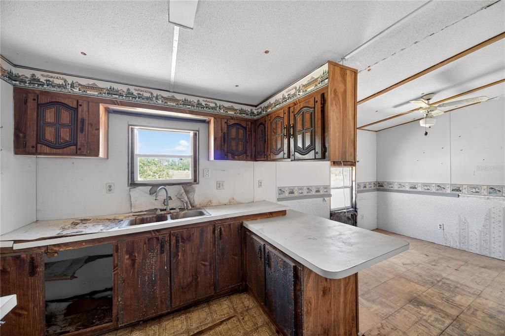 Activo con contrato: $249,000 (3 camas, 2 baños, 1248 Pies cuadrados)