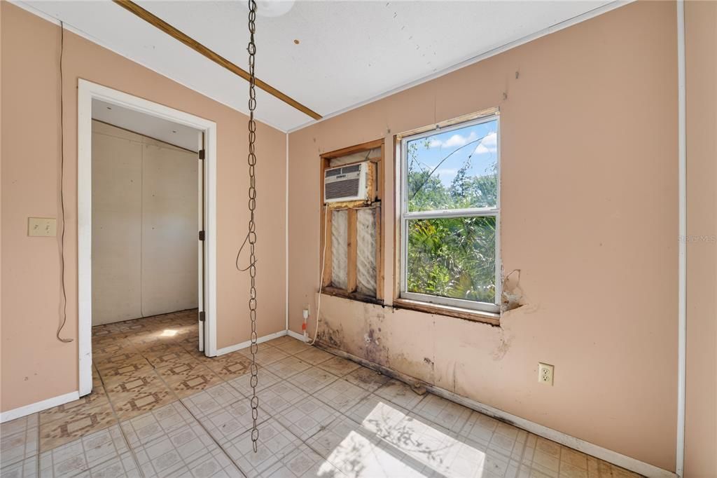 Activo con contrato: $249,000 (3 camas, 2 baños, 1248 Pies cuadrados)