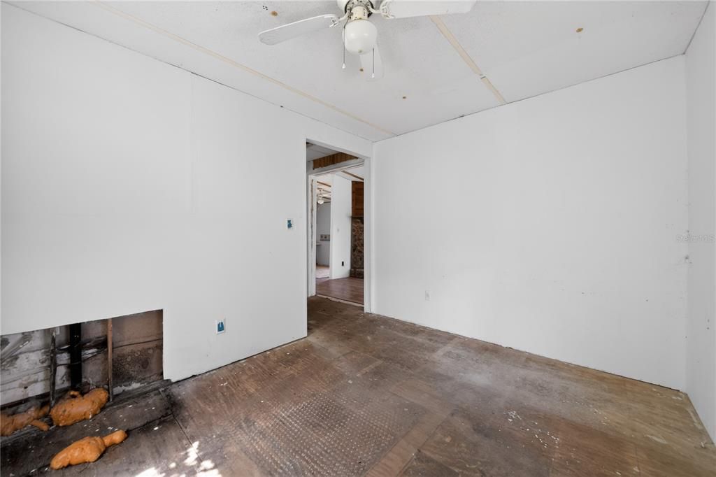 Activo con contrato: $249,000 (3 camas, 2 baños, 1248 Pies cuadrados)