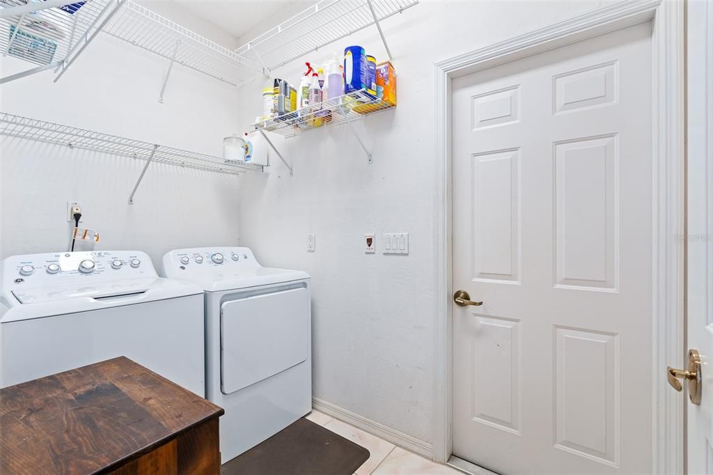 Activo con contrato: $297,000 (3 camas, 2 baños, 1961 Pies cuadrados)
