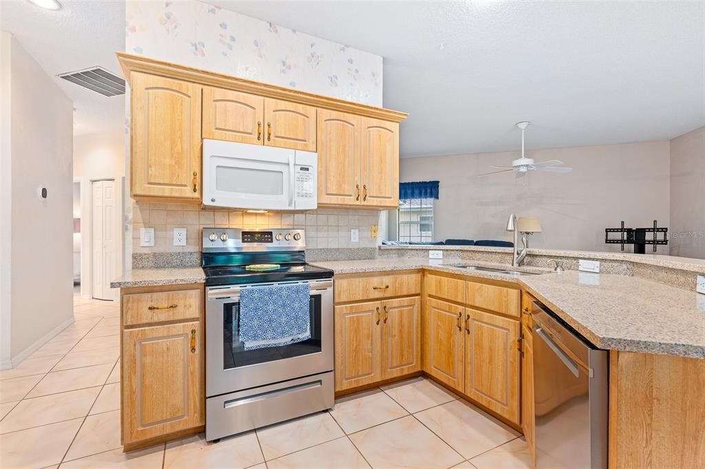 Activo con contrato: $297,000 (3 camas, 2 baños, 1961 Pies cuadrados)