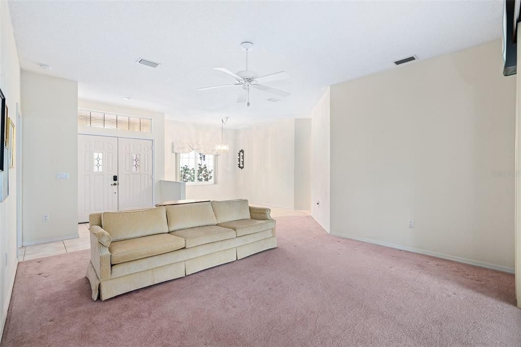 Activo con contrato: $297,000 (3 camas, 2 baños, 1961 Pies cuadrados)