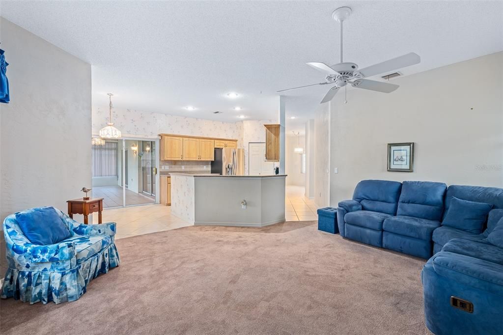 Activo con contrato: $297,000 (3 camas, 2 baños, 1961 Pies cuadrados)