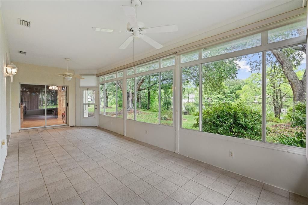 Activo con contrato: $297,000 (3 camas, 2 baños, 1961 Pies cuadrados)