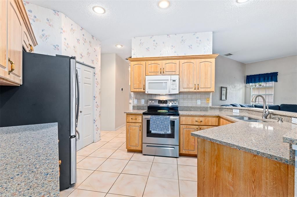 Activo con contrato: $297,000 (3 camas, 2 baños, 1961 Pies cuadrados)