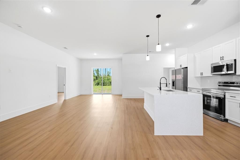 Active With Contract: $399,900 (4 beds, 2 baths, 1799 Square Feet)
