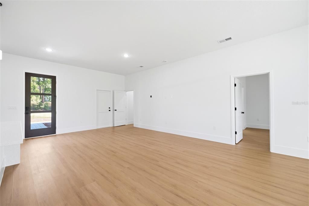 Active With Contract: $399,900 (4 beds, 2 baths, 1799 Square Feet)