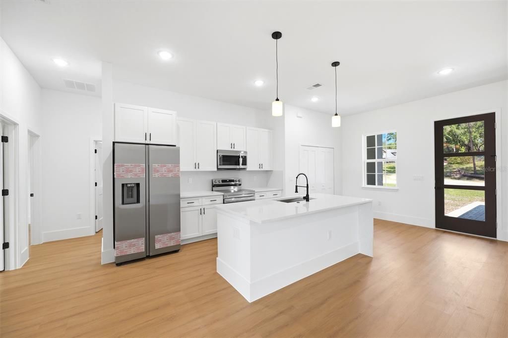 Active With Contract: $399,900 (4 beds, 2 baths, 1799 Square Feet)
