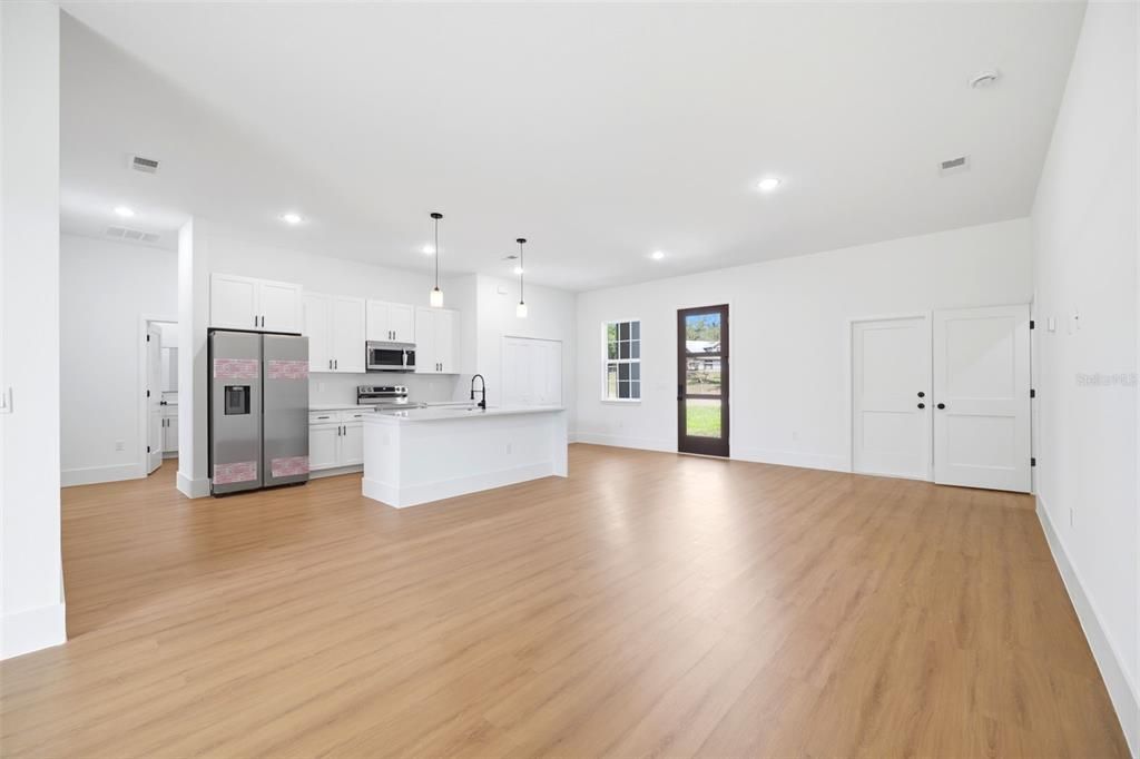 Active With Contract: $399,900 (4 beds, 2 baths, 1799 Square Feet)
