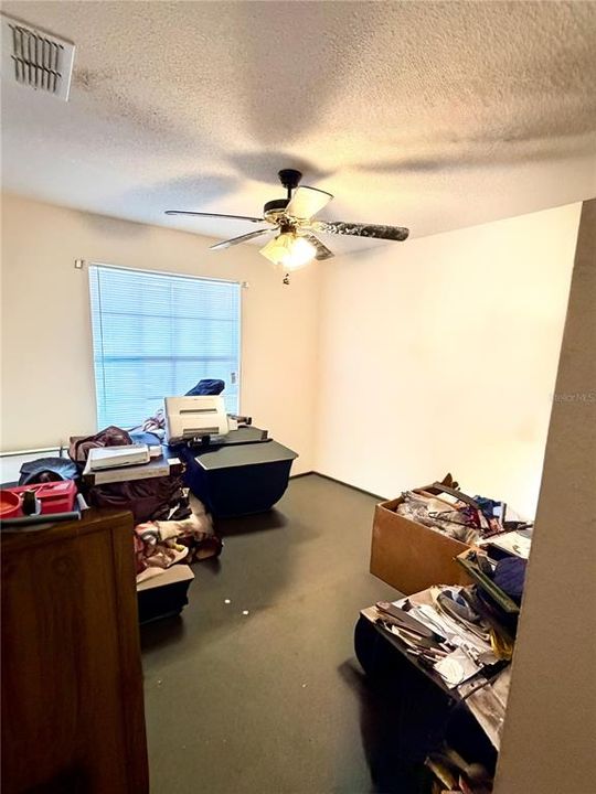 Activo con contrato: $410,000 (3 camas, 2 baños, 1488 Pies cuadrados)