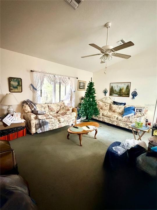 Activo con contrato: $410,000 (3 camas, 2 baños, 1488 Pies cuadrados)