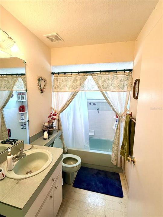 Activo con contrato: $410,000 (3 camas, 2 baños, 1488 Pies cuadrados)