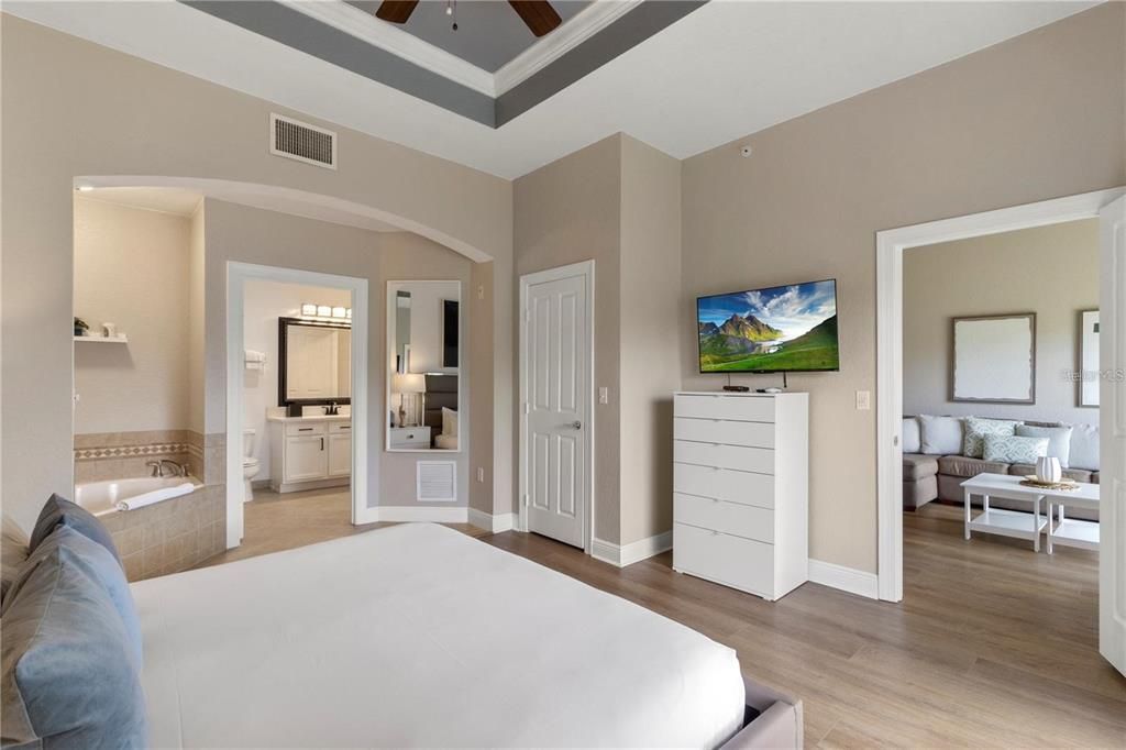 For Sale: $335,000 (3 beds, 3 baths, 2124 Square Feet)