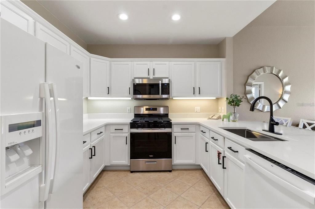 For Sale: $335,000 (3 beds, 3 baths, 2124 Square Feet)